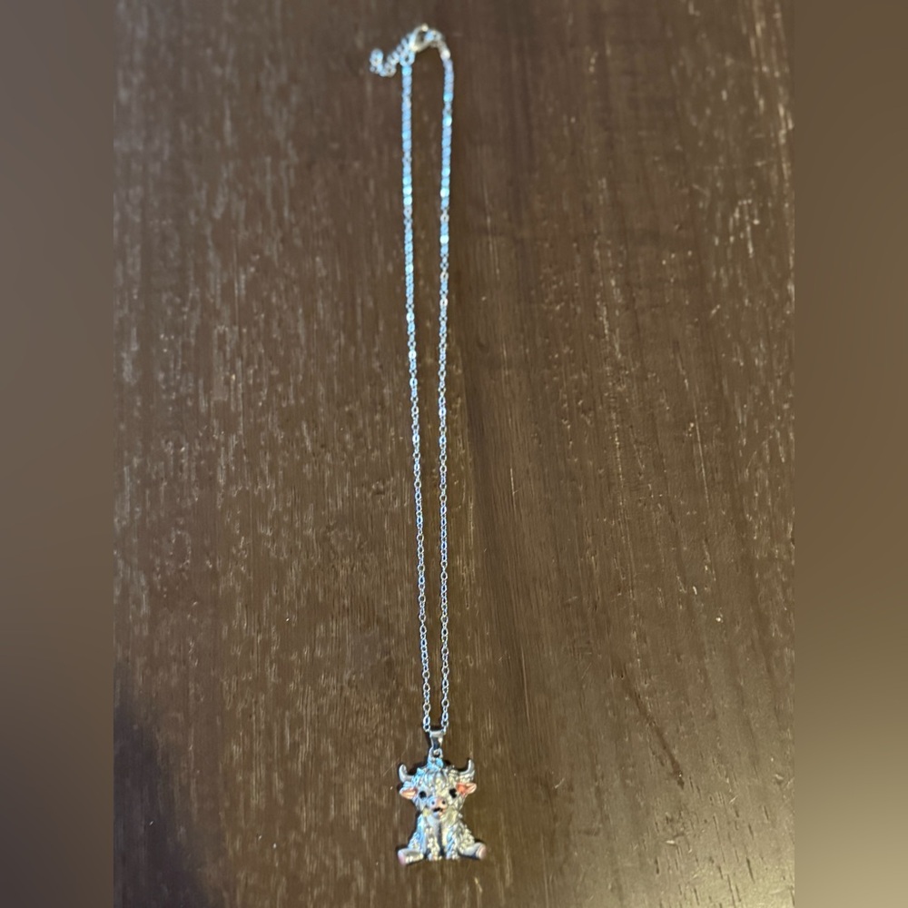 Elegant Silver Pendant Necklace